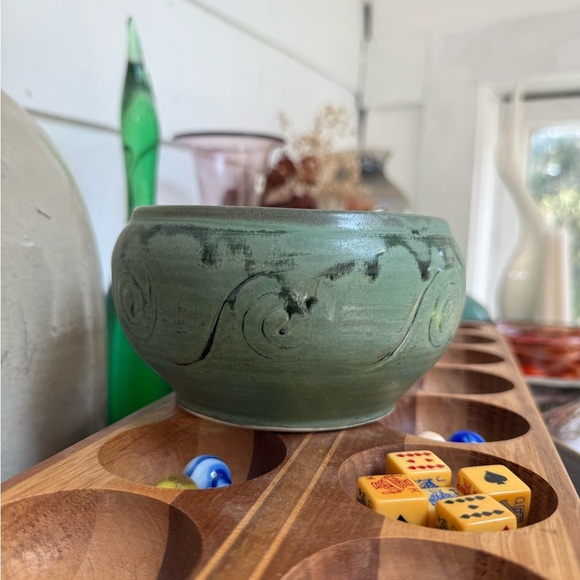 Vintage Signed studio pottery Green Ceramic Swirl Bowl - Picture 7 of 7